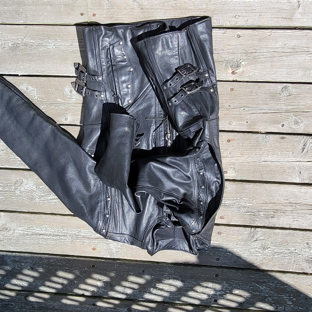 Women's Black Leather Jacket - Picture 10 of 16
